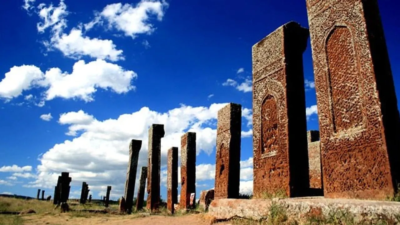 Ahlat Selçuklu Mezarlığı